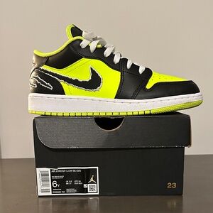 Nike Kids Sneakers - Black and Neon Yellow